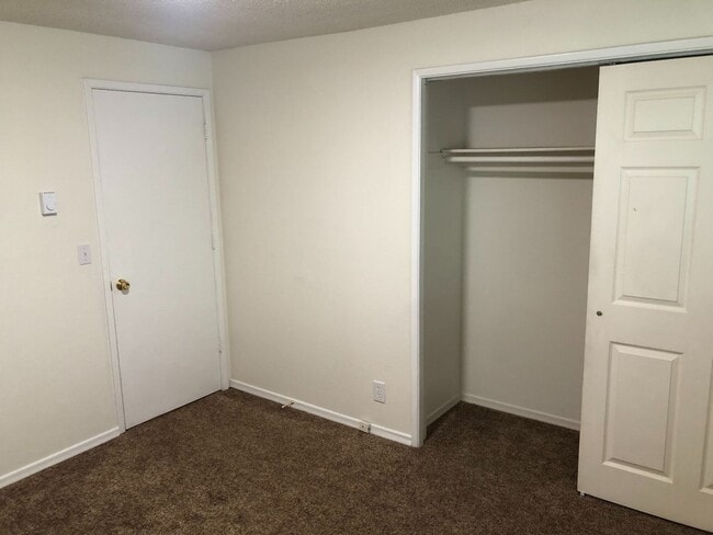 Building Photo - 4812 Cougar Ct SE