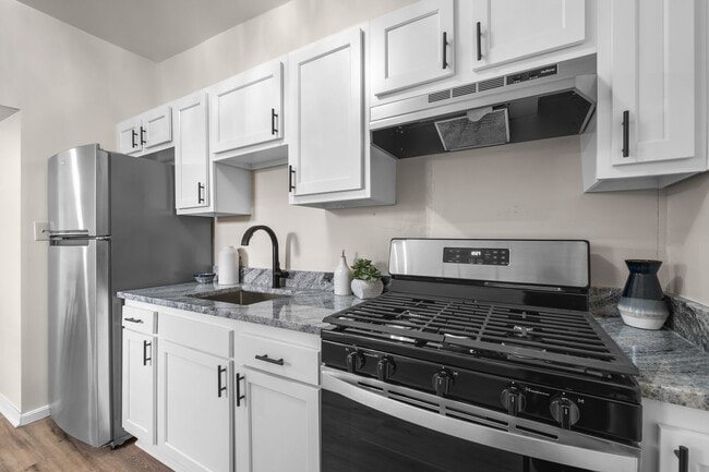 Building Photo - FULLY UPDATED 2 BR, 1 BA Single Family Home in Edgewood - SHARP!