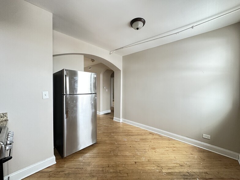 Building Photo - 901 Green Bay Rd