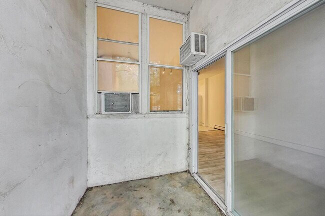 Building Photo - 1750 N Wells St
