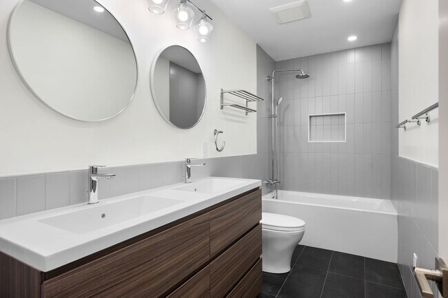 Building Photo - Modern Farmhouse 3 Bedroom 3.5 Barhroom