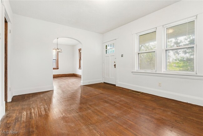 Building Photo - 12 Bouquet Ave