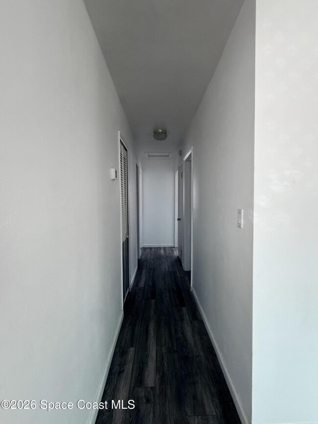 Building Photo - 805 Camellia Dr