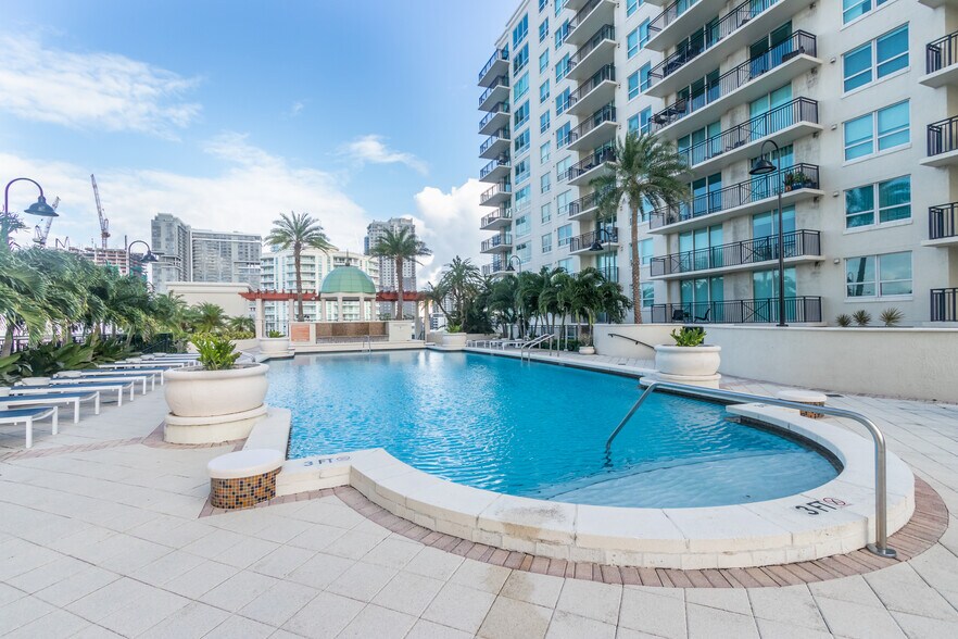 Building Photo - 600 W Las Olas Blvd