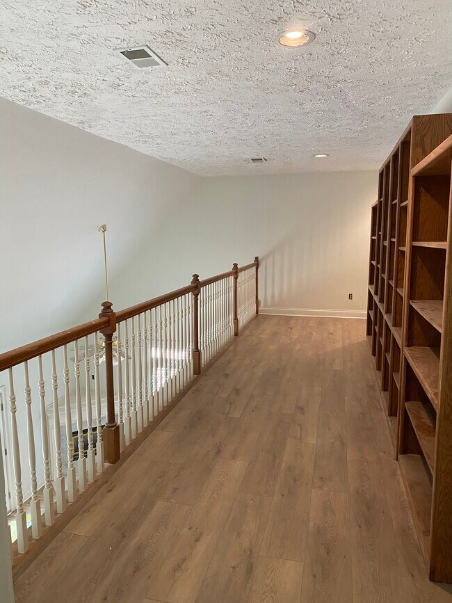 Building Photo - 9301 Grist Mill Ct