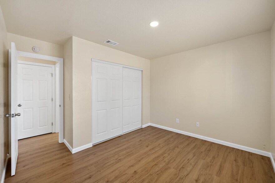 Building Photo - 1401 Prospect Way