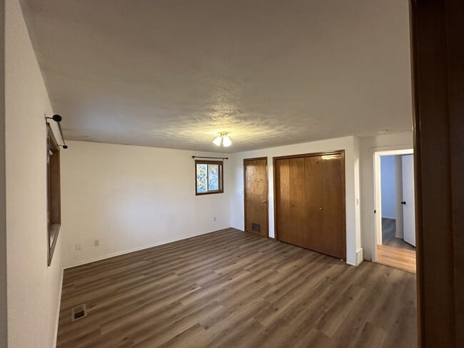 Building Photo - 9206 N Londale Dr