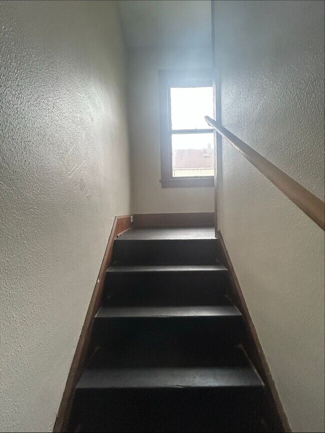 Building Photo - SECTION 8 & EDEN Accepted!!! Cleveland Charm Reimagined — Fully Renovated Home!