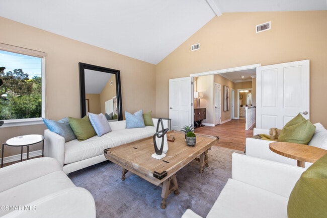 Building Photo - 1074 Deseo Ave