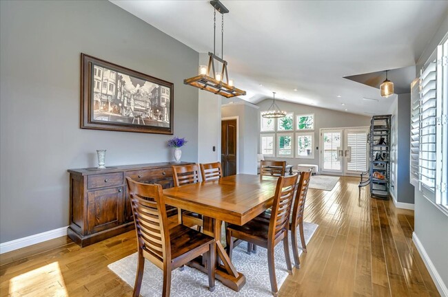 Building Photo - 2320 Rollingwood Dr