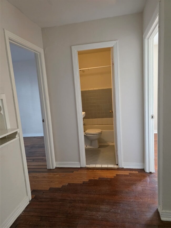 Building Photo - 3817 S Shepherd Dr