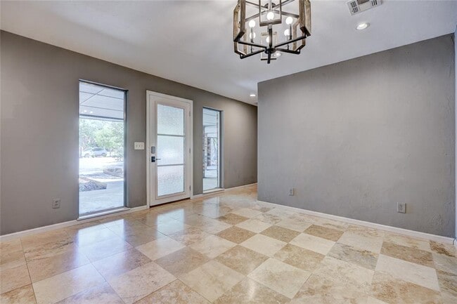 Building Photo - 6325 Glenbrook Ct