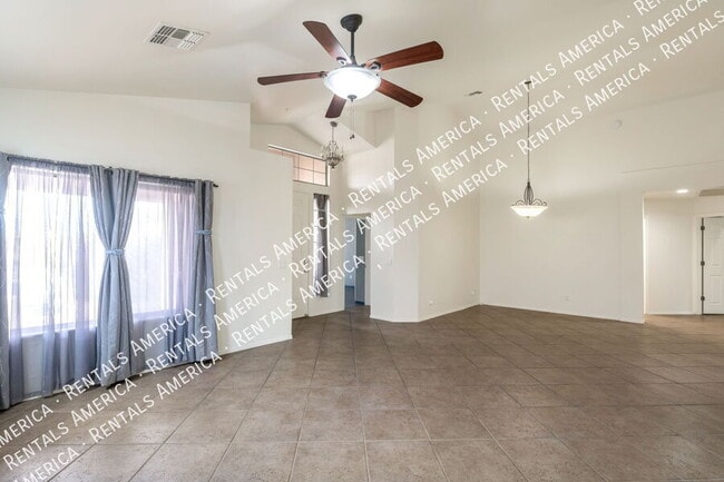 Building Photo - 14024 E Fairway Bluff Ct