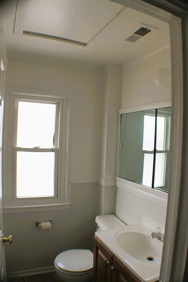 Building Photo - 318 E Fairview Rd