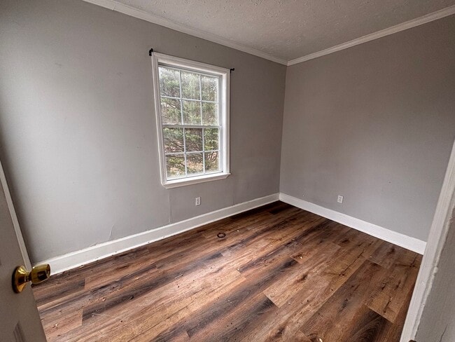 Building Photo - 1561 Pleasant Valley Rd SE