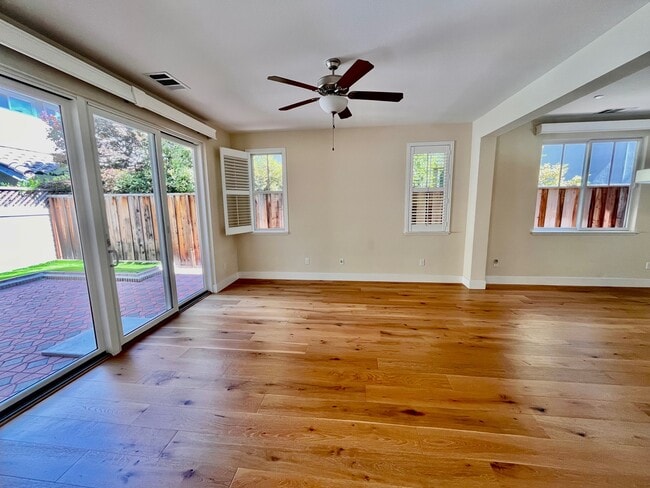Building Photo - 212 Shumway Ln