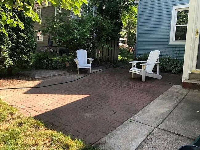 Building Photo - Now Leasing! Charming Home in One of Madison’s Best Neighborhoods