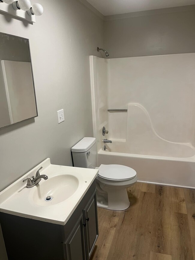 Building Photo - 230 NE 85th Rd