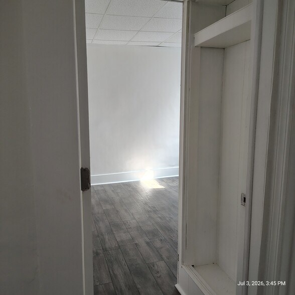 Bedroom - 6 School St