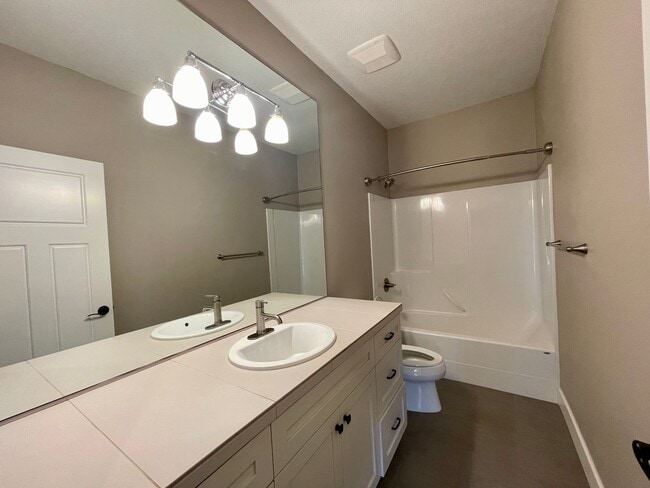 Building Photo - Beautiful Single Story Home!! 3 bed/2 bath with Open Floor Plan and Large Yard!!