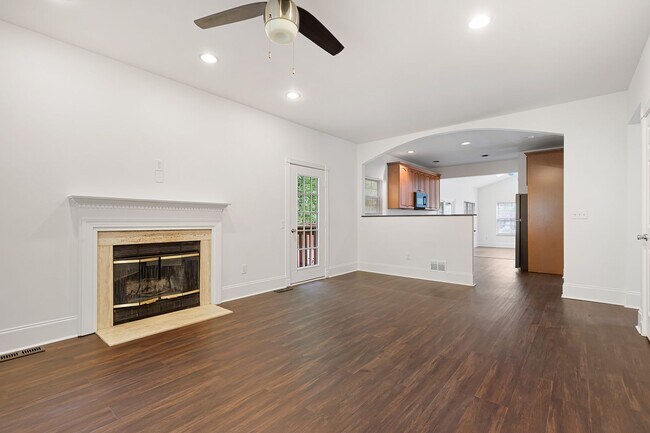Building Photo - Stylishly Updated 4BR Home in Convenient Bear Location