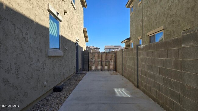 Building Photo - 17156 W Lincoln St