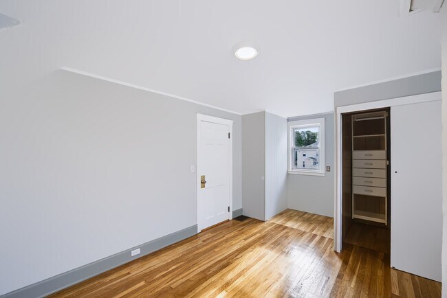Building Photo - 22 Ruggles St