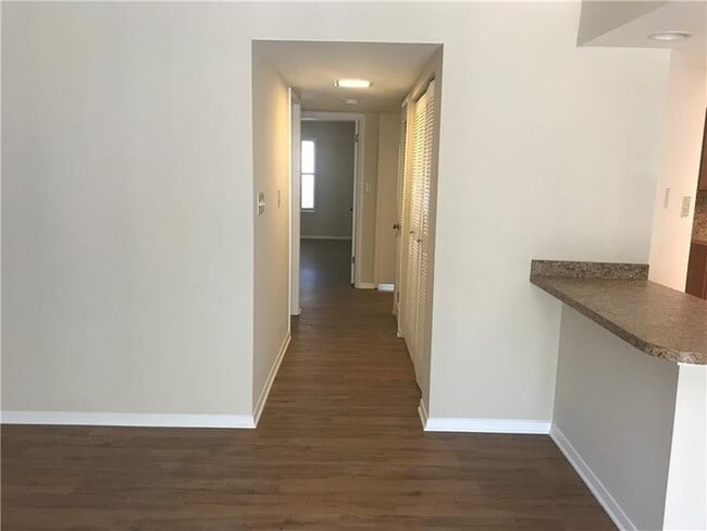 Building Photo - 2185 Palmyra Dr