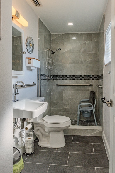 Building Photo - 1875 Williams Manor Ave