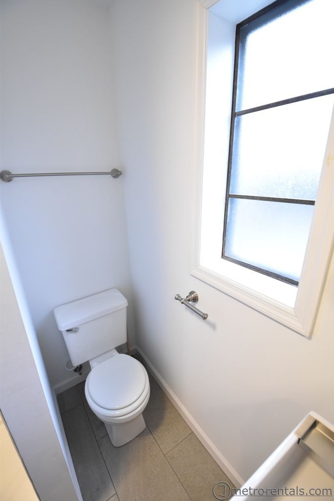1st floor bath - 323 E Livingston Ave