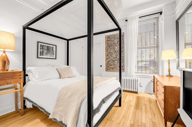 Building Photo - 137 E 28th St