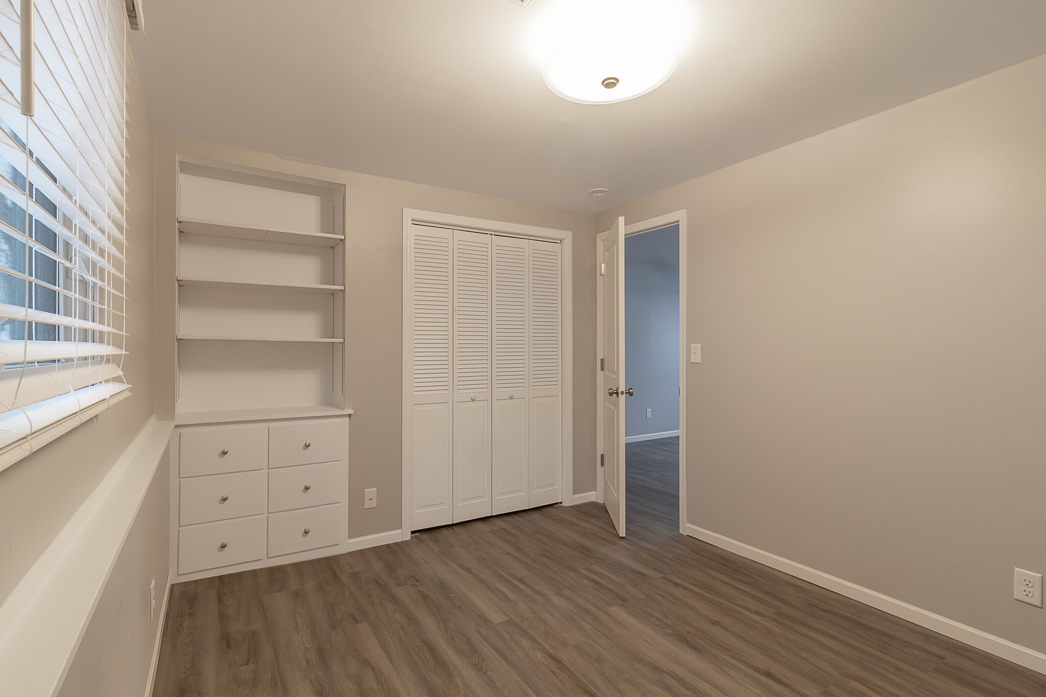 Building Photo - 404 James Ave