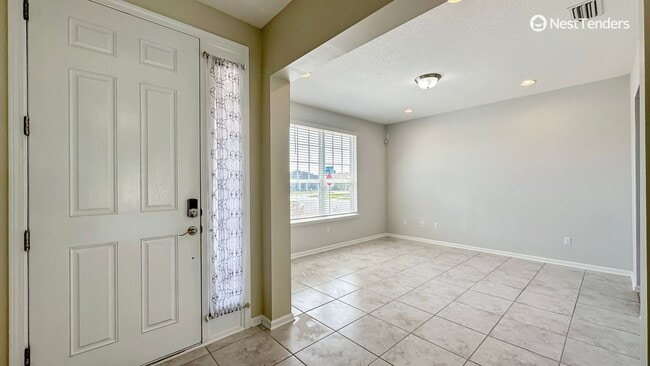 Building Photo - Four Bedrooms in the Heart of Nassau County!