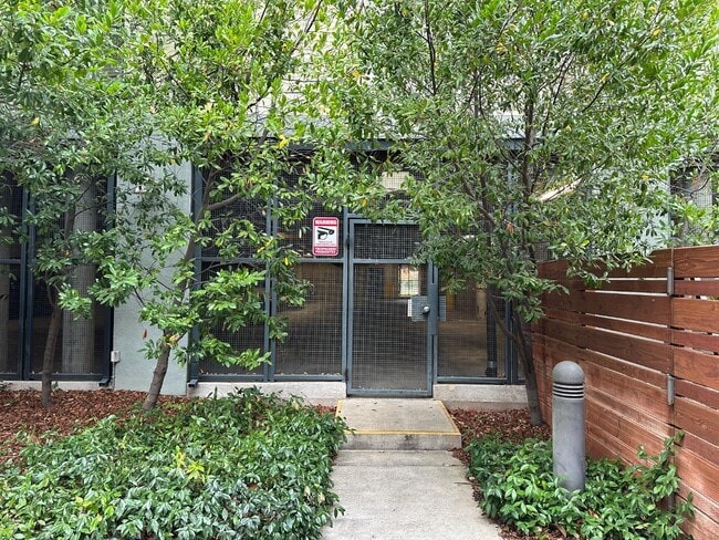 Building Photo - 116 S 1st St