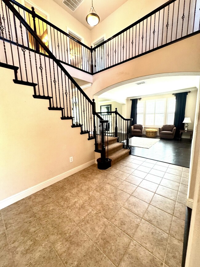 Building Photo - 1617 Baroness Way