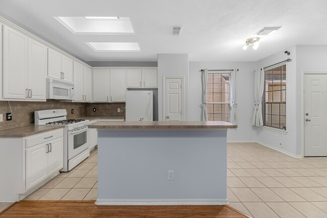 Building Photo - 12407 Salama Falls