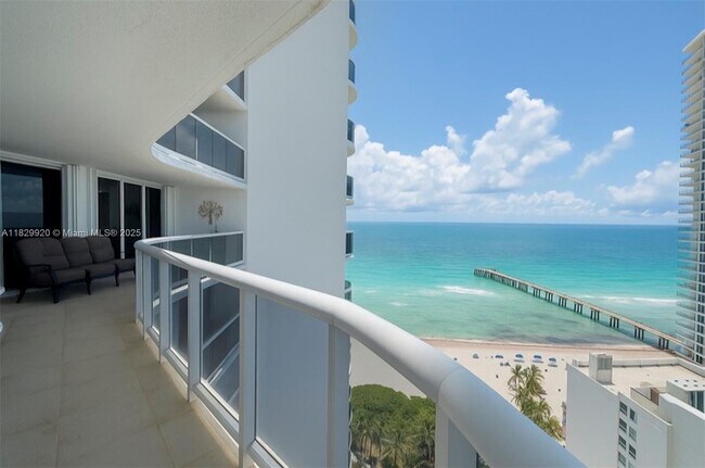 Building Photo - 16711 Collins Ave