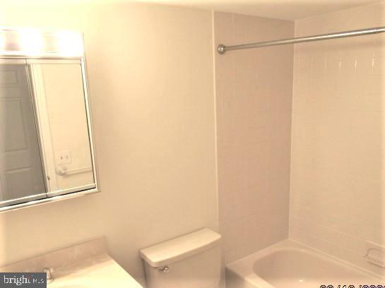 Building Photo - 19 Barclay Ct