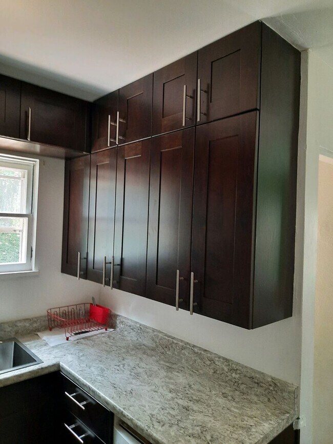 Building Photo - 1005 NE D St