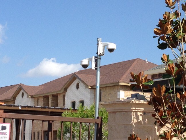 Building Photo - 1502 W Kiwi