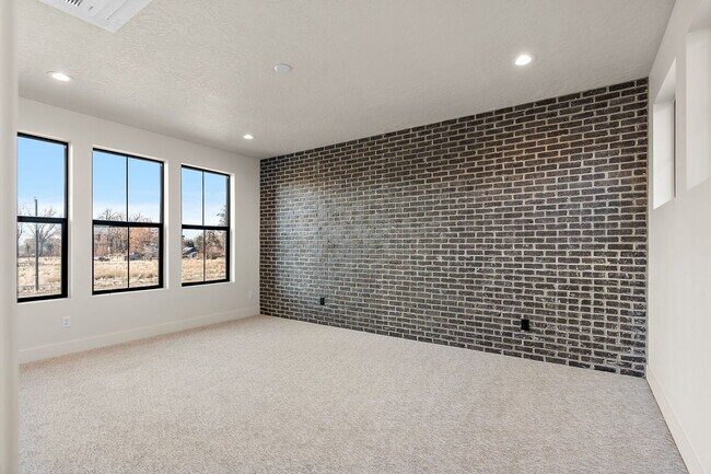 Building Photo - 98 S Carbon Rivet Ave