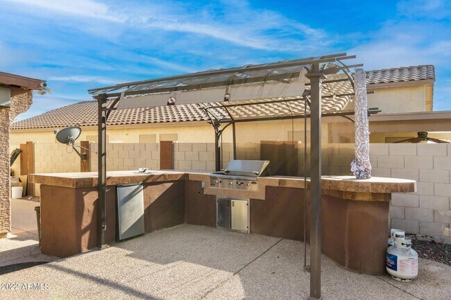 Building Photo - 9124 W Elm St