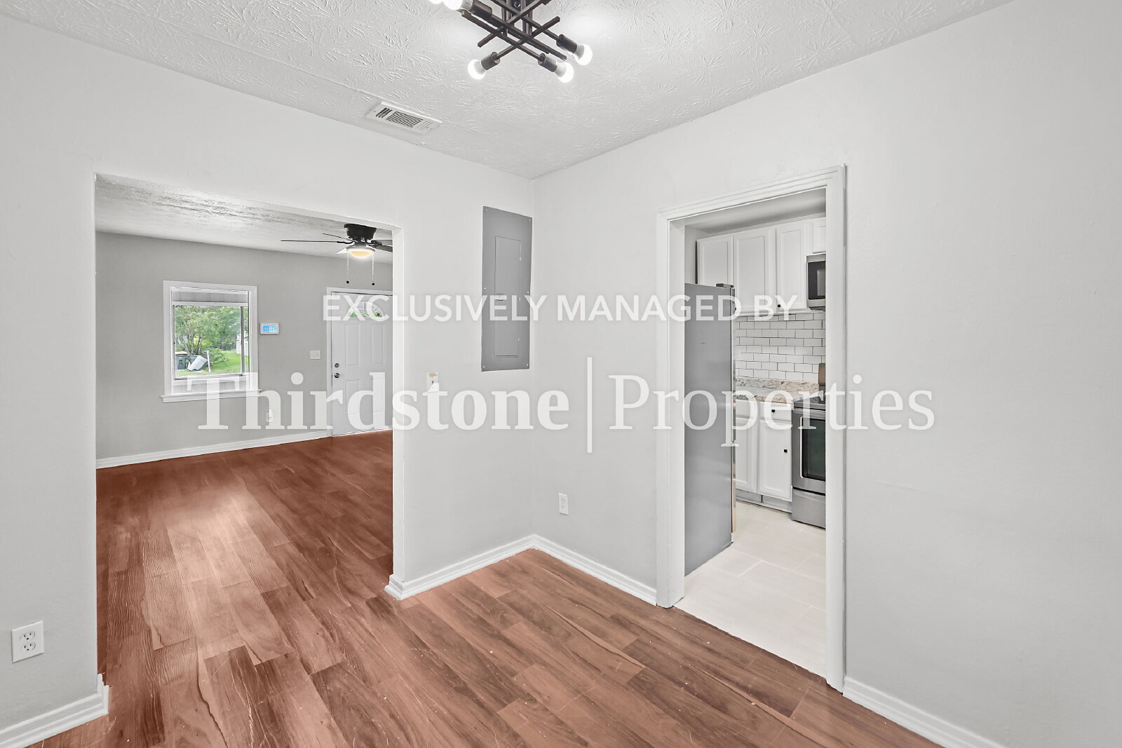 Building Photo - 3032 W 5th St