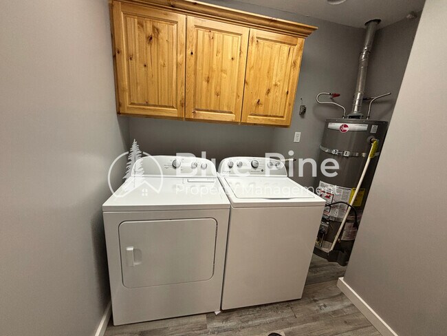 Building Photo - 2803 Mary Dr