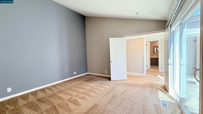 Building Photo - 750 N Paradise Valley Ct