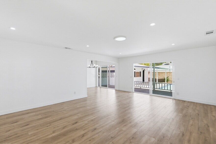 Building Photo - 16257 Los Alimos St
