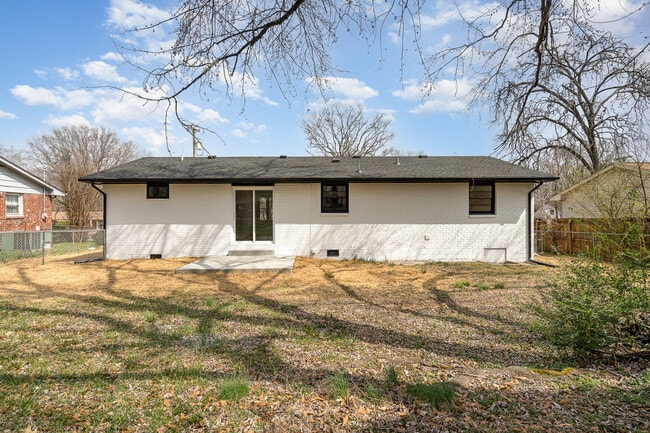 Building Photo - 122 Brookside Dr