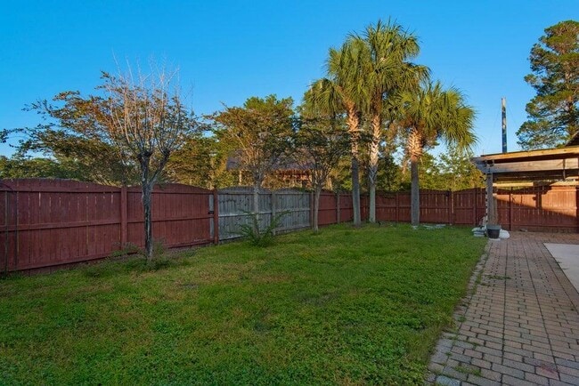 Building Photo - 325 Greenwood Way