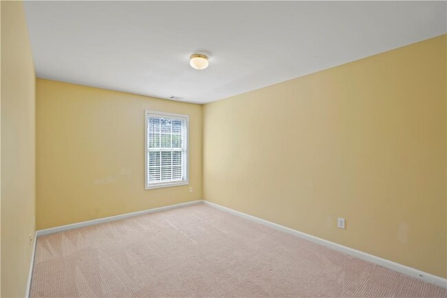 Building Photo - 790 Clairidge Ln SW