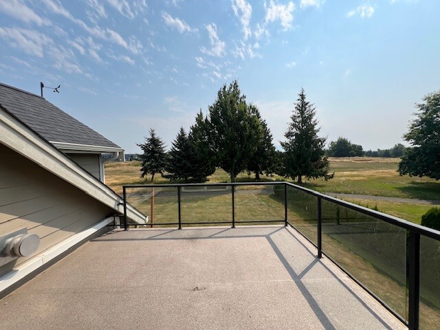 Building Photo - 2200 Greenview Cir